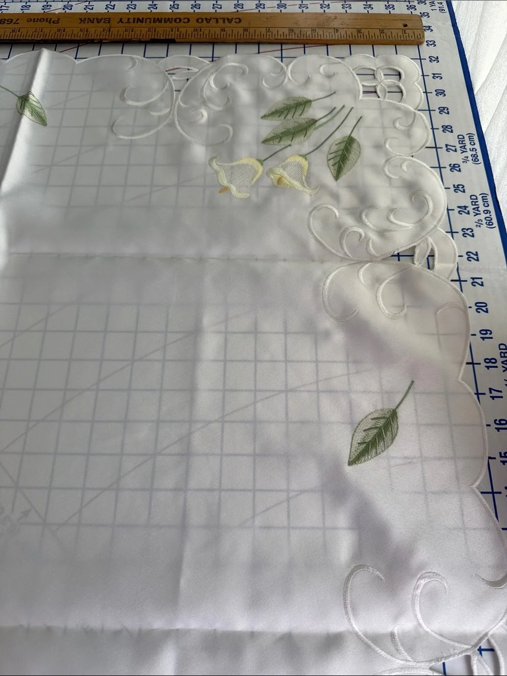 Duck House Calla Lily Embroidered Tablecloth 33” White Cutwork Scalloped NOS